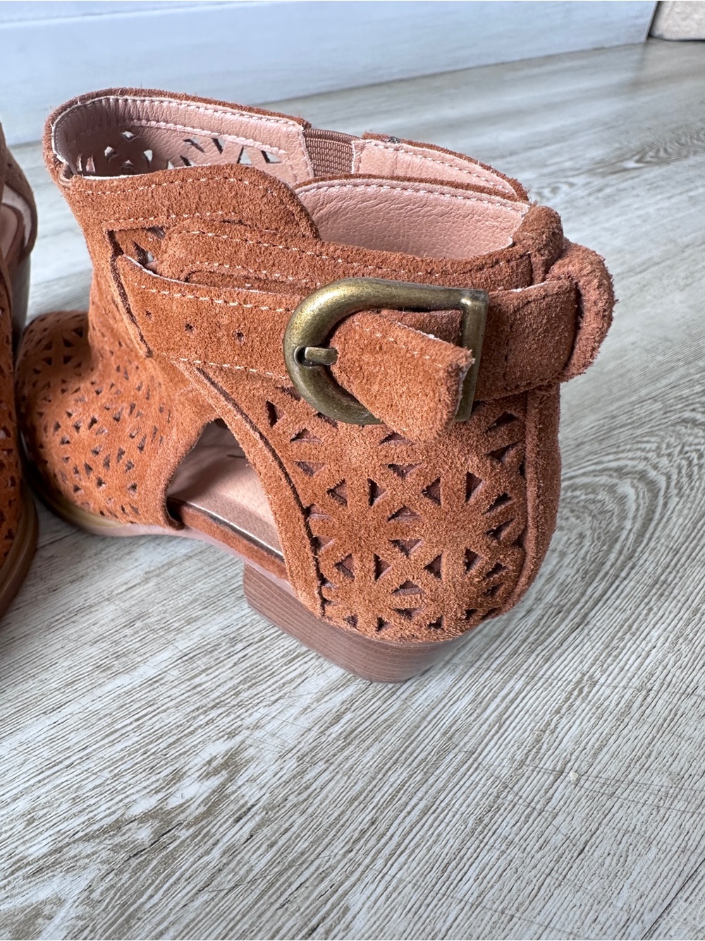 Sbicca Vintage Collection Suede Laser Cut Ankle Botties 8 - Picture 14 of 16